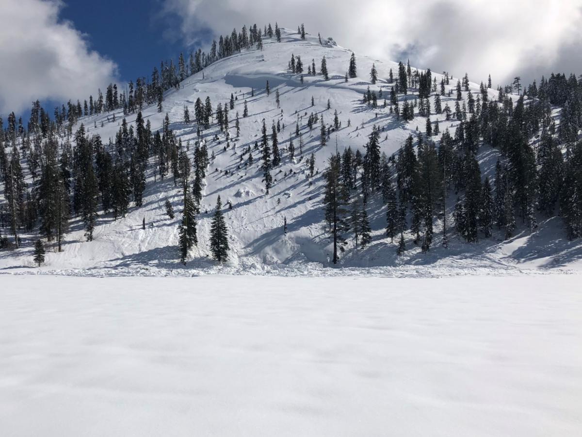 Large Avalanche on Left Peak, Castle Lake