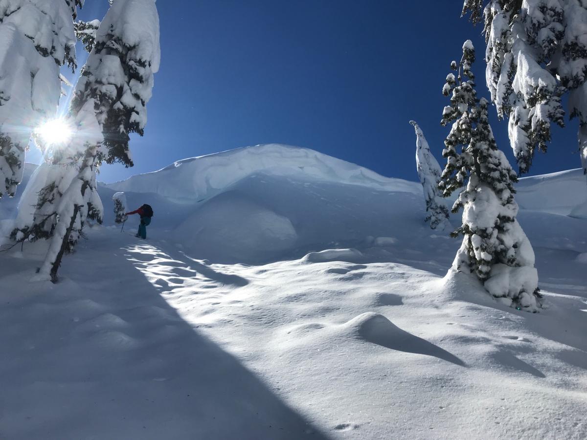 Large cornices dawned ridgelines along the entire crest of the Cliff Lake cirque Large cornices dawned ridgelines along the entire crest of the Cliff Lake cirque