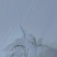 Slabby, cracking wind slabs along ridges